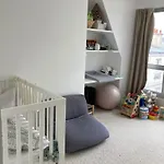 Beautiful Kids Friendly Apartment With Montmartre View